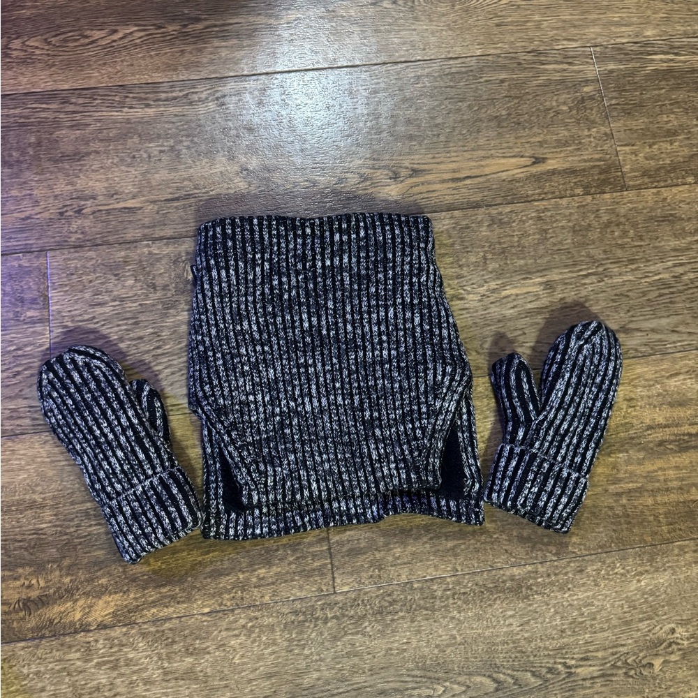 Lululemon Neck Warmer and Mittens